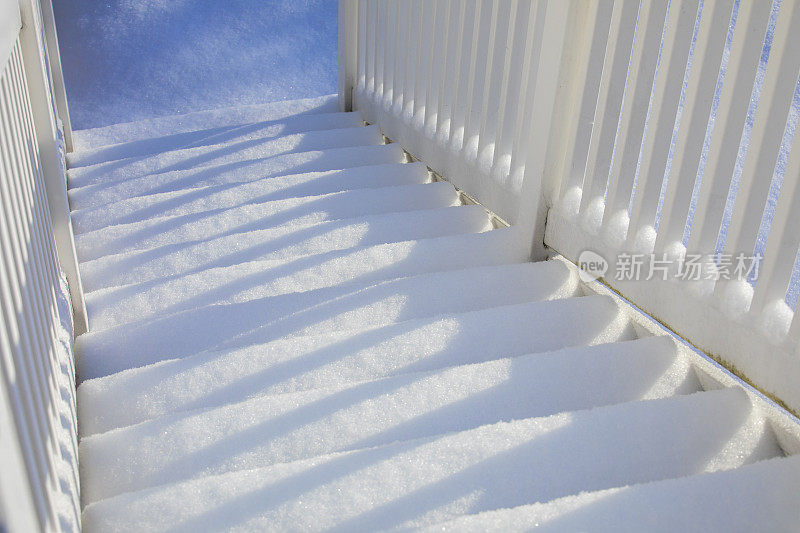 危险的积雪楼梯