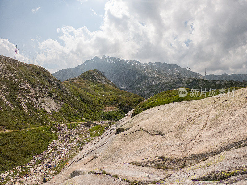 圣哥达山口，位于瑞士的岩石顶端