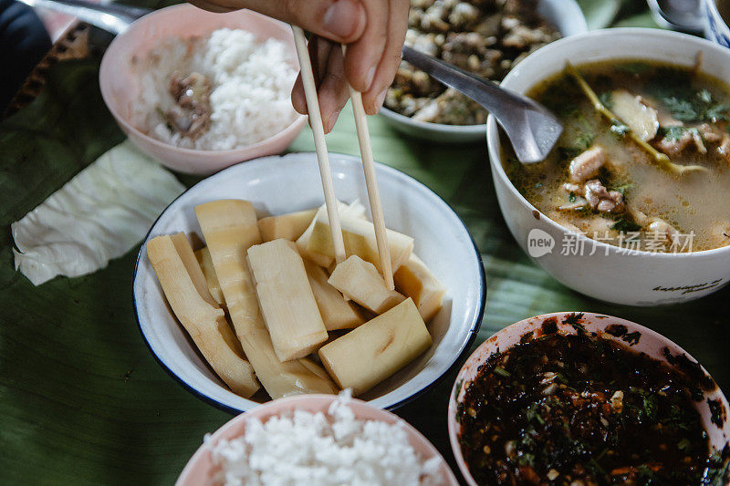 泰国北部的有机部落食物。