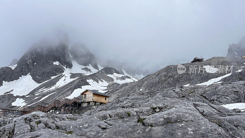 玉龙雪山主峰