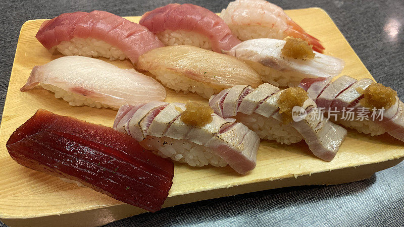 日本的木盘子寿司