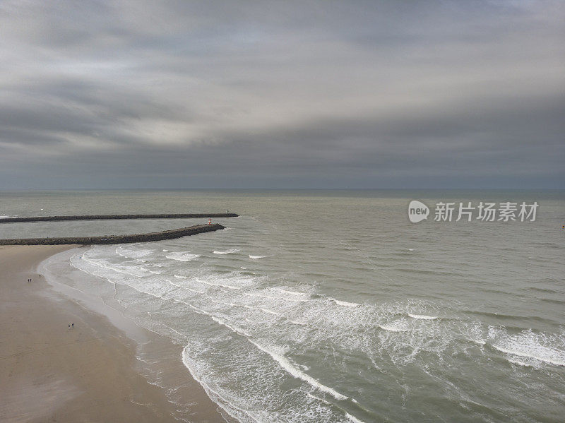 斯海弗宁根港入口码头的鸟瞰图