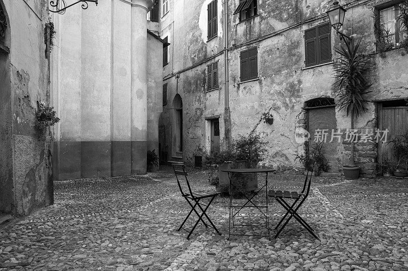 维托里奥城堡，意大利帝国:老城中心。黑白照片