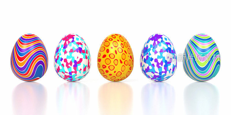 不同的彩色装饰复活节彩蛋在反射白色表面