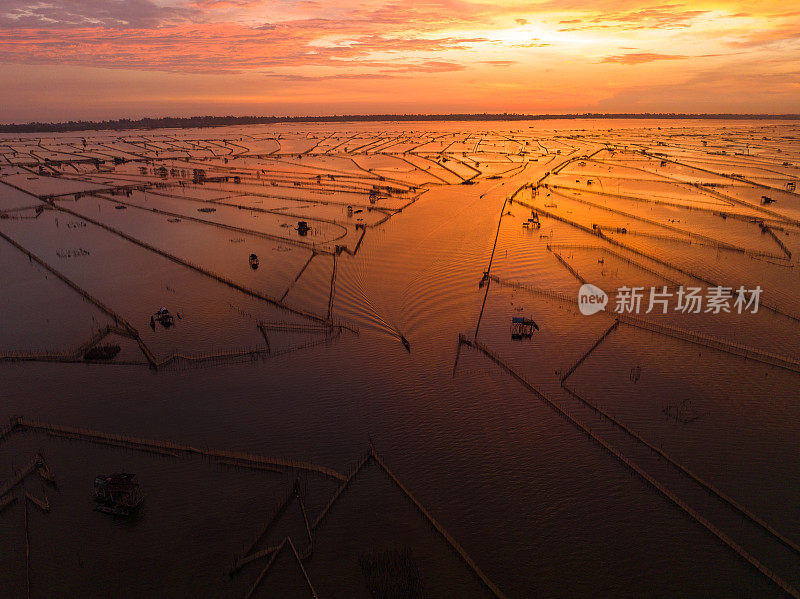 天顺化省潭江泻湖系统的考海泻湖日出全景