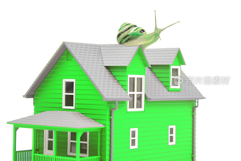 白色背景上的屋顶蜗牛模型。居家舒适和居家生活的概念