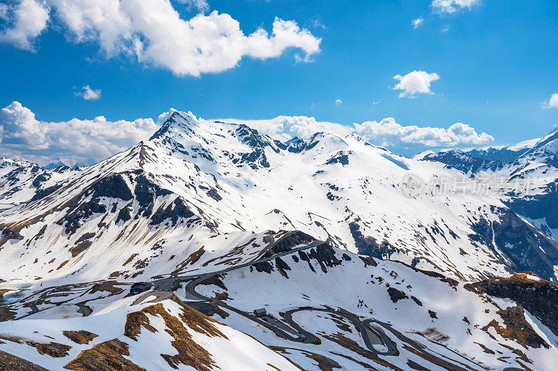 大格洛克纳山脉附近的奥地利阿尔卑斯山的雪峰