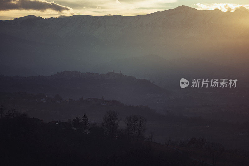 典型的朗河意大利风景