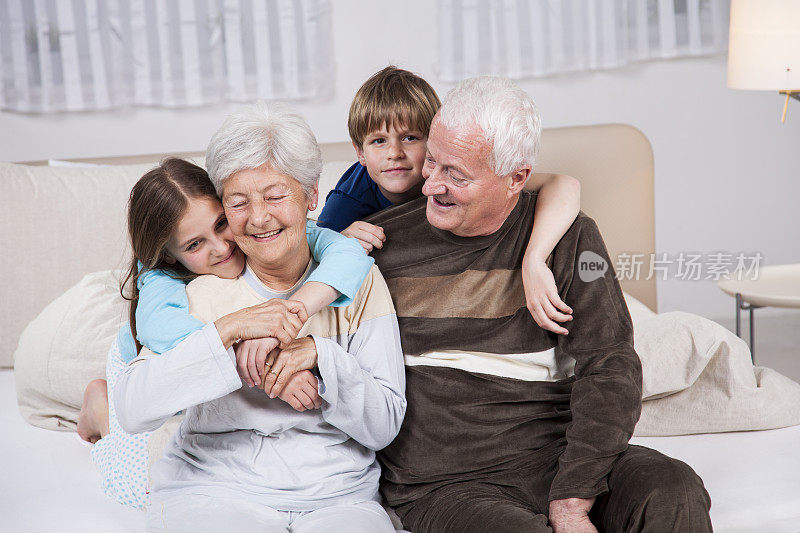 孙辈和祖父母相爱