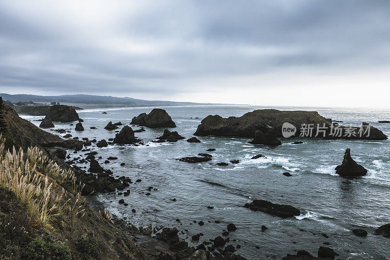 秋天的北加州海岸线