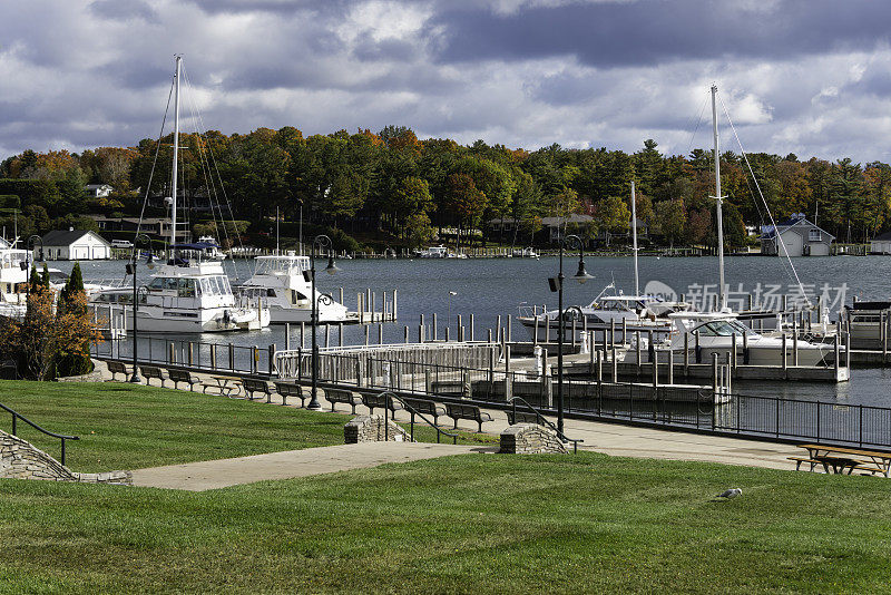 Charlevoix、密歇根州、码头