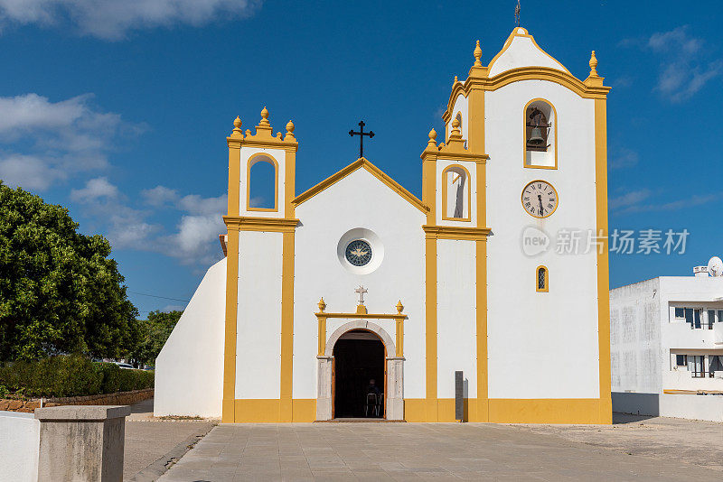 葡萄牙阿尔加维，普拉亚达卢兹，光明女神教堂