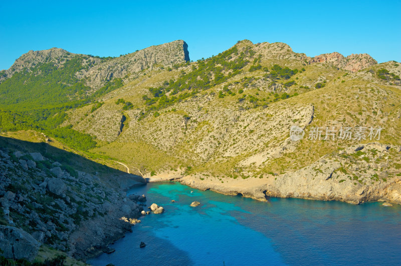 马略卡岛的蓝色海水