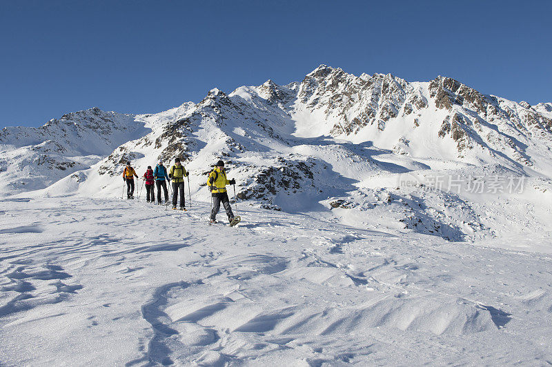 极端的雪鞋徒步旅行