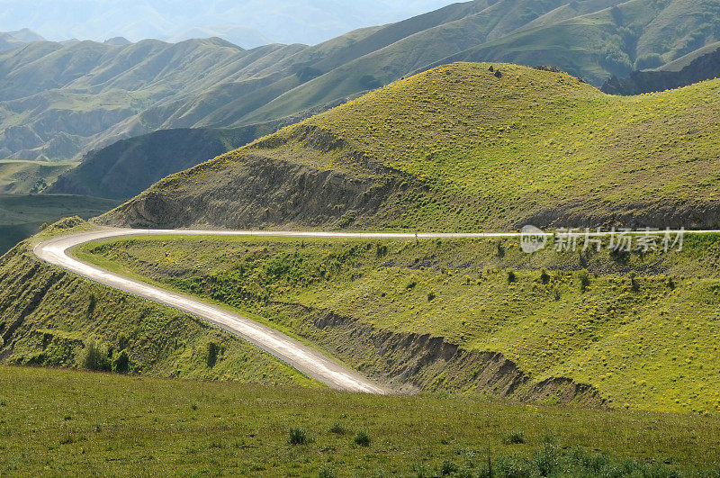 美丽的自然和山路