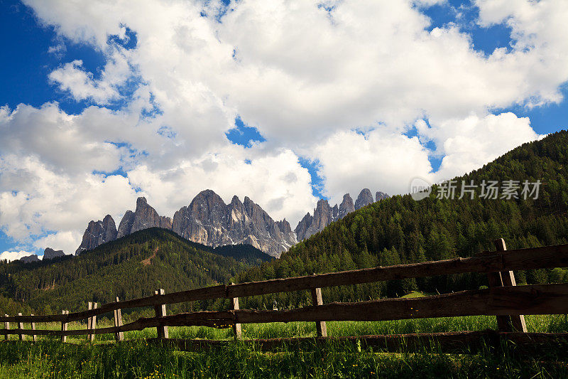 奥多尔峰(Dolomity，意大利)。