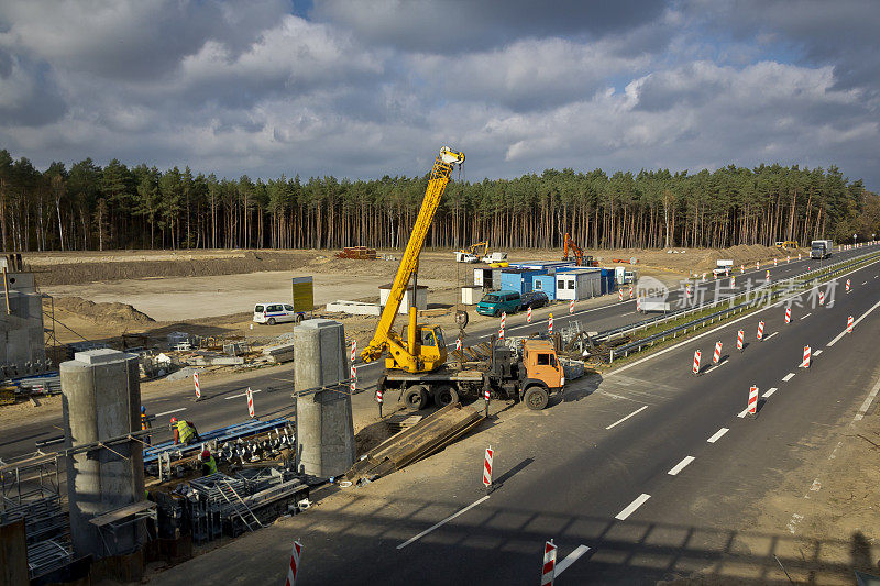 新建公路桥正在建设中