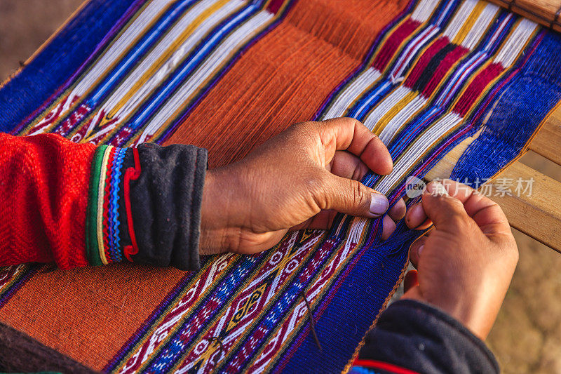 秘鲁妇女编织，圣谷，钦切罗
