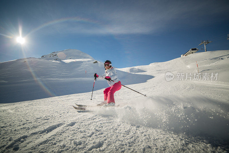 女人滑雪downhill-Sunny