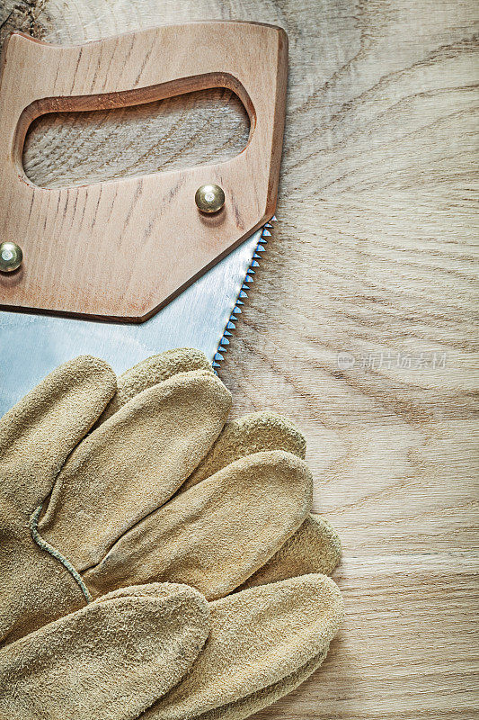 垂直形象的安全手套不锈钢钢锯木制野猪