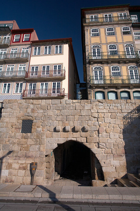波尔图(葡萄牙):河边的建筑物