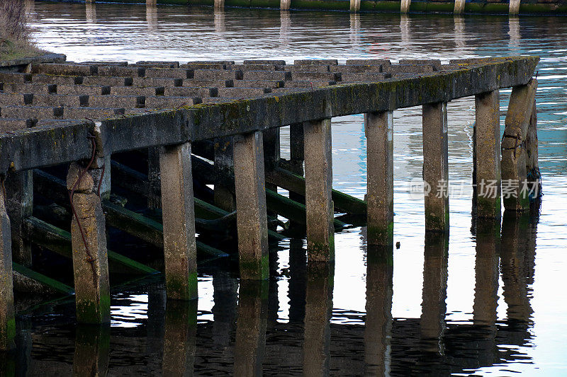 旧混凝土海岸码头系泊结构
