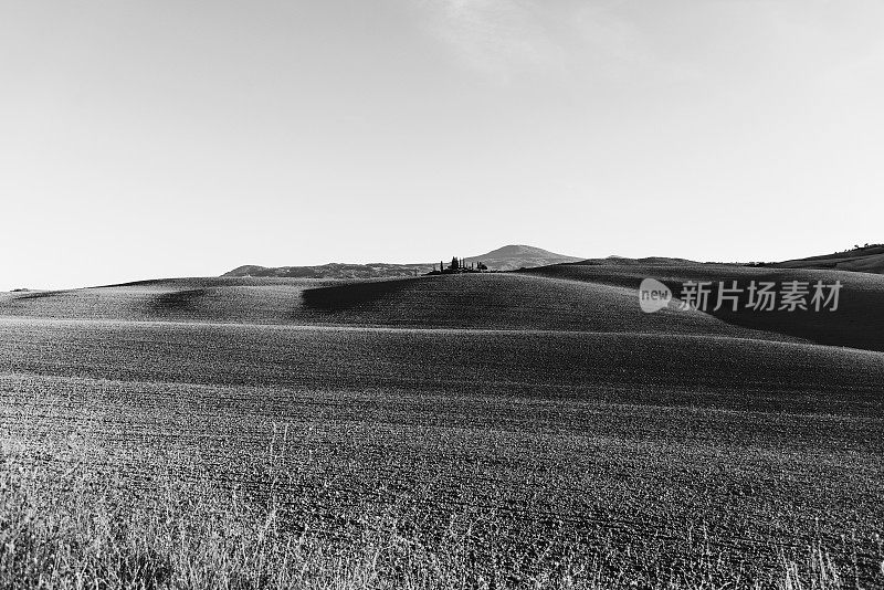意大利托斯卡纳瓦尔德奥西亚的黑白风景