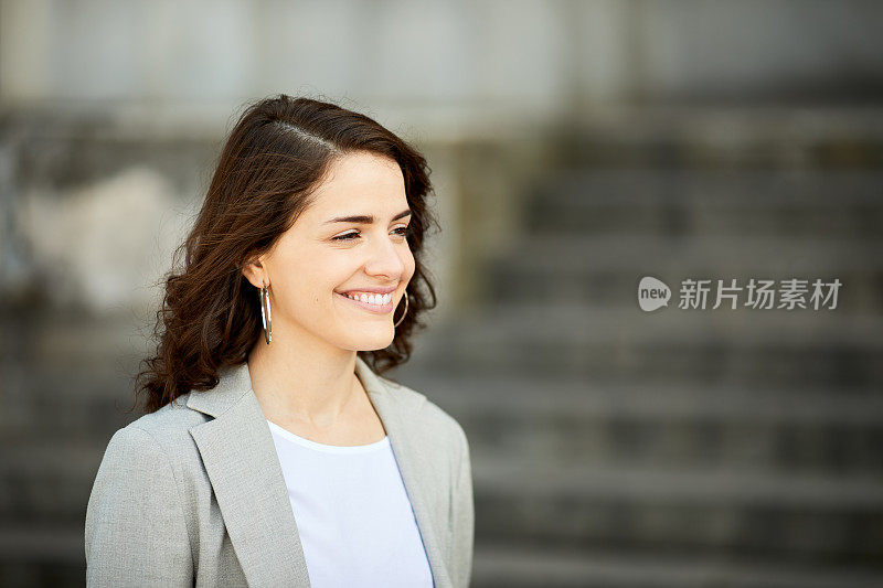 拼贴学生的头被射击看向别处。