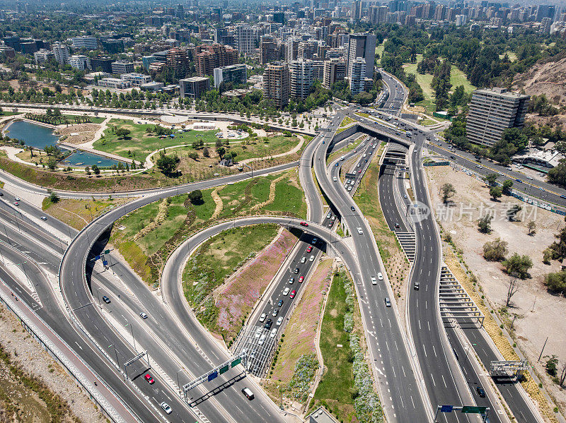 智利圣地亚哥高速公路十字路口