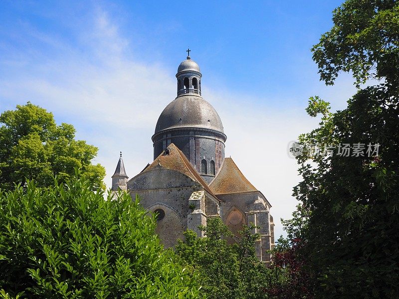 普罗文斯学院圣奎里埃斯教堂，巴黎附近的中世纪小镇