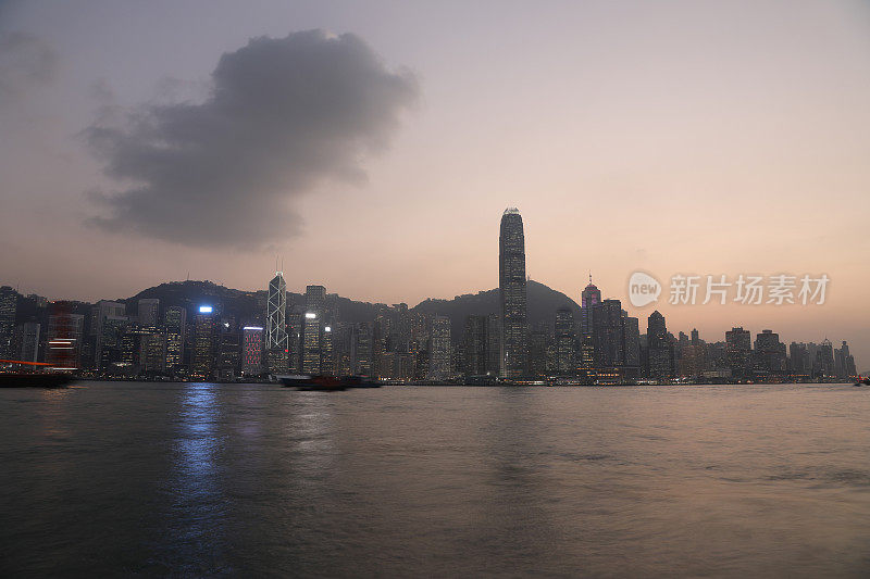 香港城市天际线维多利亚港日落黄昏