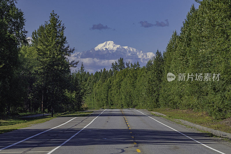 南高速公路上的德纳里山景