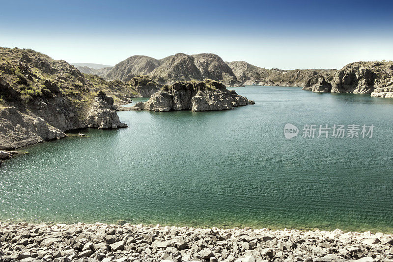 洛斯雷诺诺斯湖，圣拉斐尔，门多萨，阿根廷。