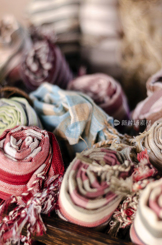 混合传统克拉马棉围巾纪念品细节展示在商店在柬埔寨吴哥窟