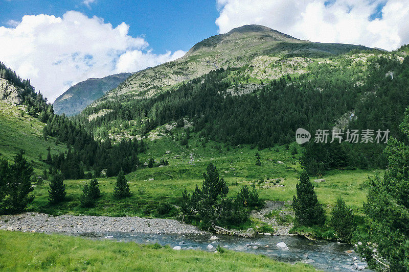 意大利阿尔卑斯山的奥斯塔山谷风景