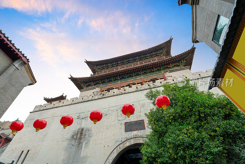 丽景门建于1217年，是洛阳古城历史文化最鲜明的象征之一。
