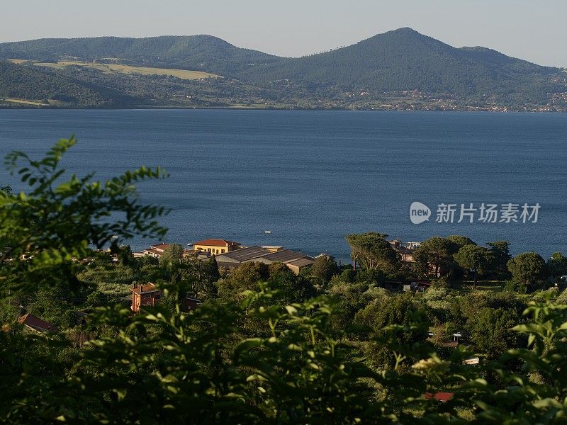 意大利Braciano湖的全景