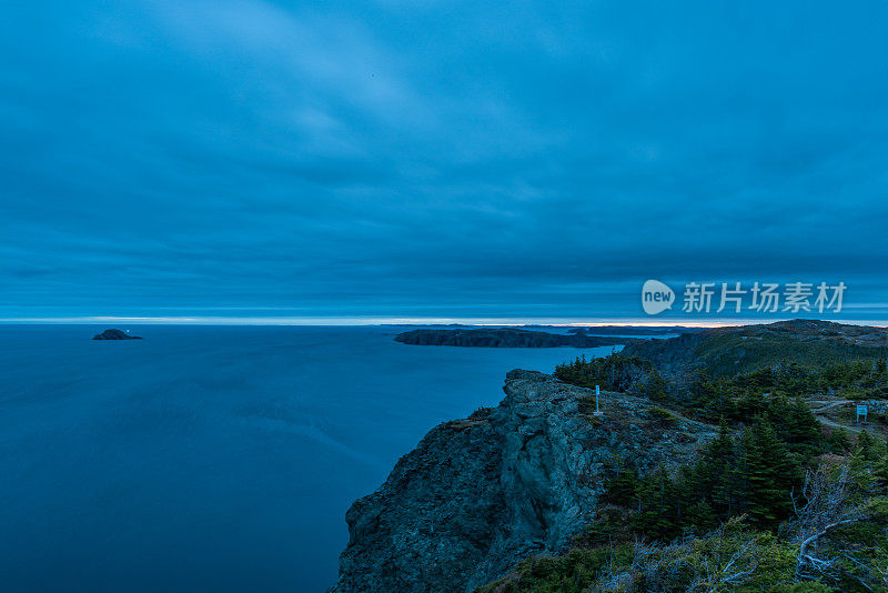 加拿大纽芬兰特威灵盖特长角灯塔乌鸦头的岩石大西洋海岸线