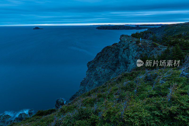 加拿大纽芬兰特威灵盖特长角灯塔乌鸦头的岩石大西洋海岸线