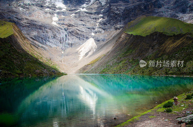 秘鲁安第斯山脉的Humantay湖是秘鲁偏远的旅游景点