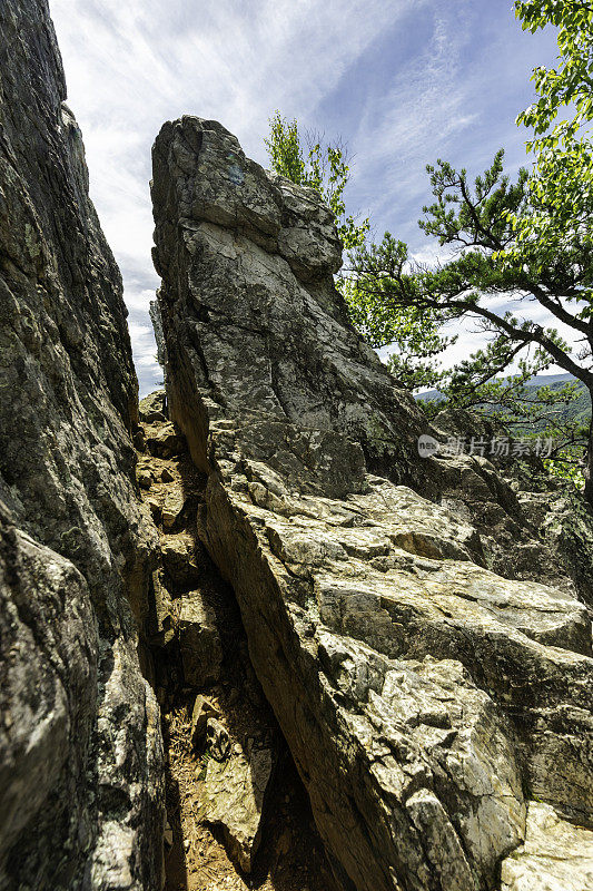 西弗吉尼亚州塞尼卡岩石峰顶裂缝