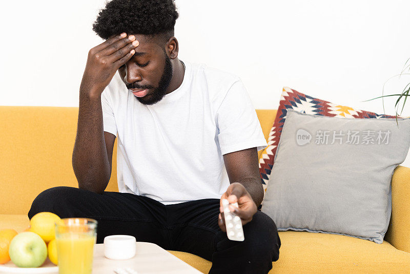 一个年轻的非洲裔美国人头痛吃药的画像