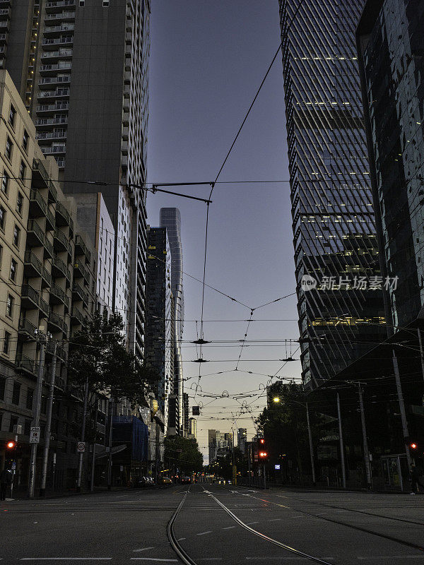 夜晚的城市街道