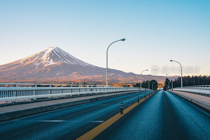 富士山和日本的长桥