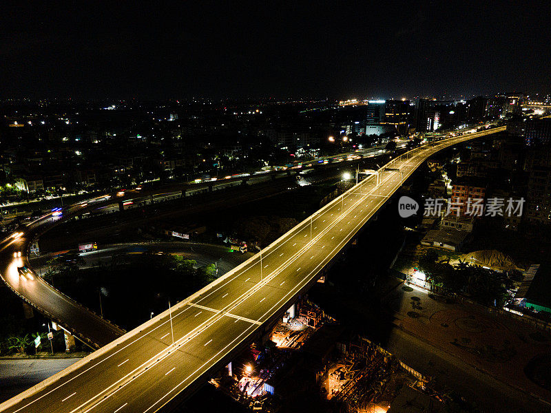 达卡高架高速公路夜景。达卡城市夜景