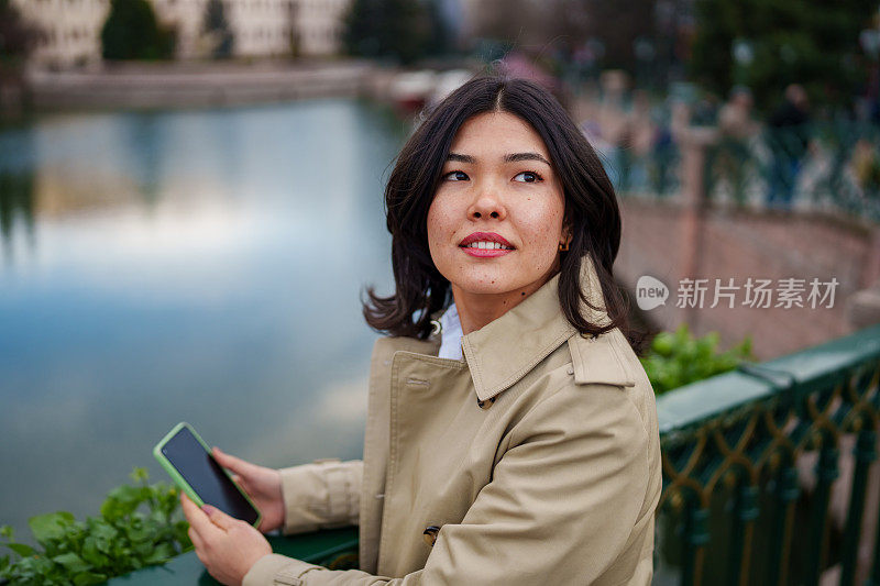 《一个亚洲女人在城里旅行》系列的一部分。