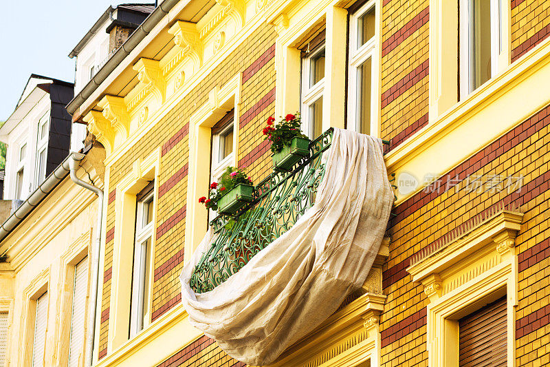 海德堡黄色建筑的阳台