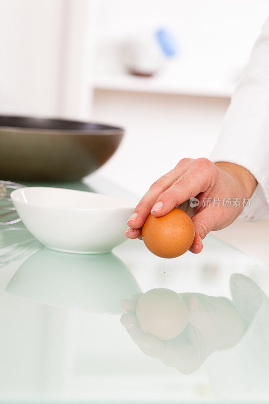 厨师打鸡蛋