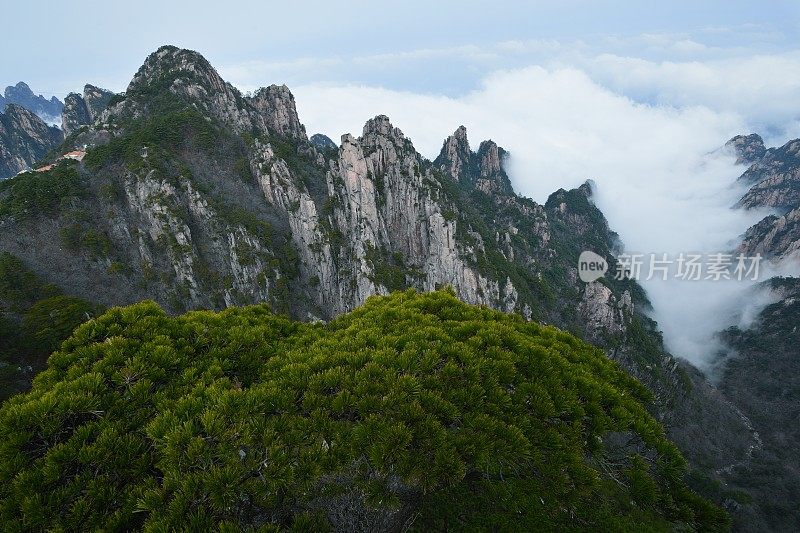 黄山山谷云的流动001