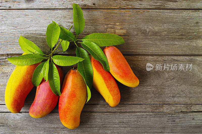 新鲜成熟的泰国芒果。